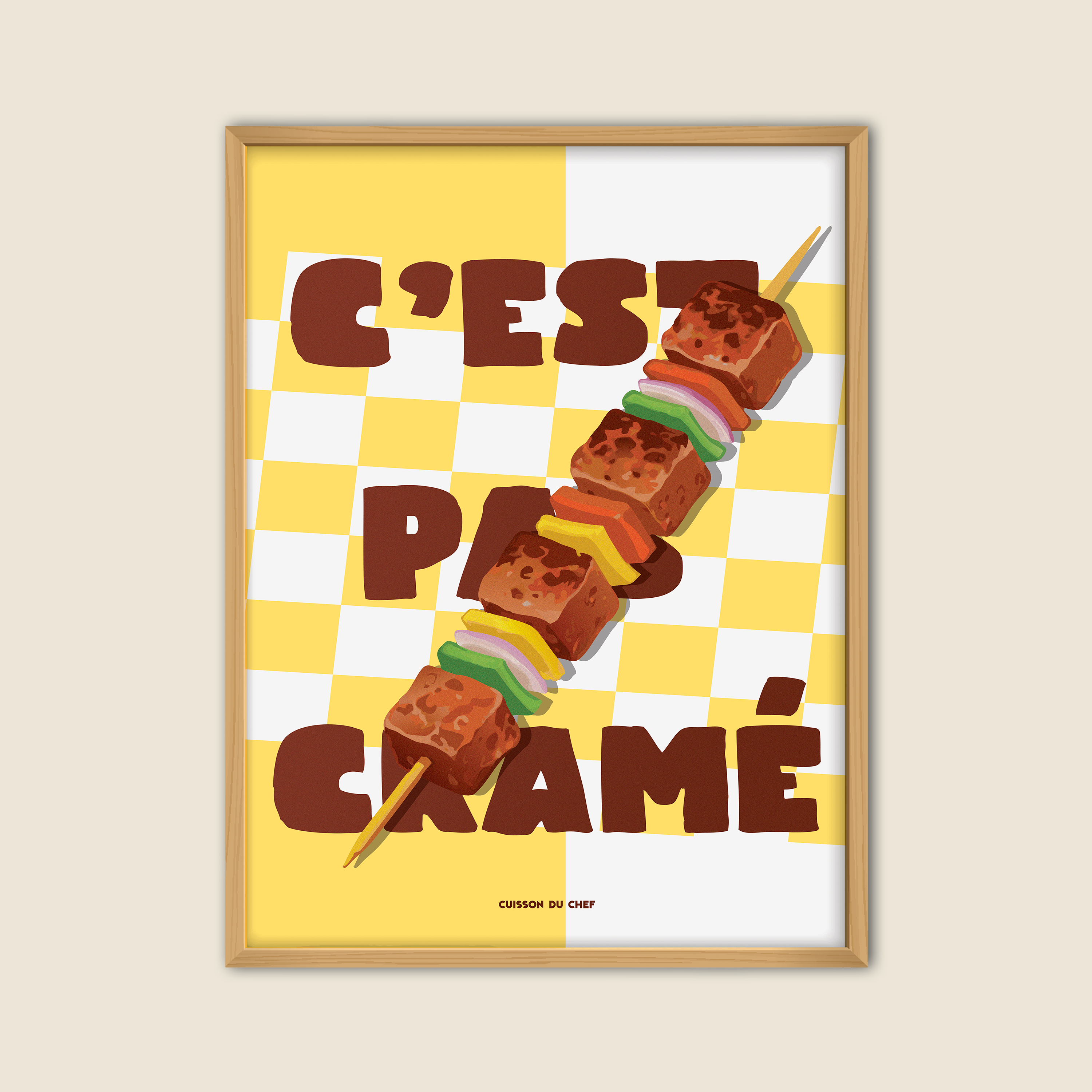 Affiche « C’est pas cramé » : brochette de barbecue en diagonale sur damier jaune, typo brune, déco cuisine humoristique.