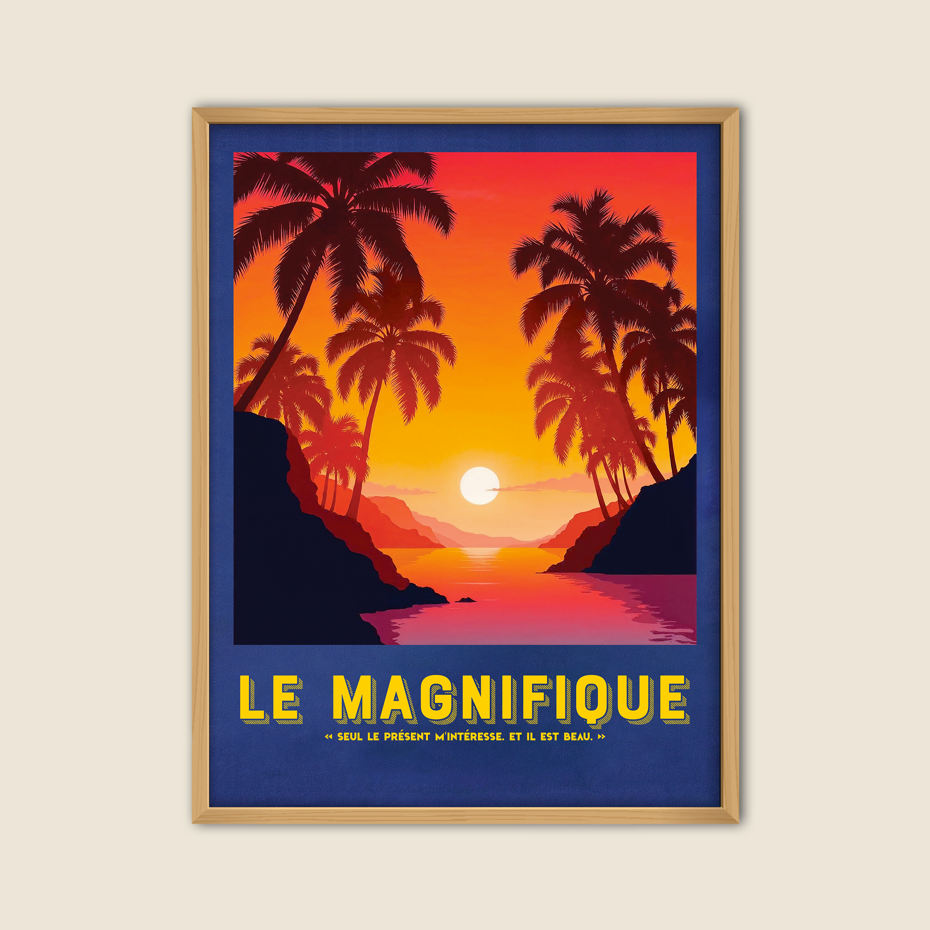 Affiche décorative Le Magnifique avec coucher de soleil tropical, palmiers noirs en silhouette et ciel dégradé orange-rouge, style vintage rétro, citation « Seul le présent m’intéresse, et il est beau », illustration murale colorée encadrée bois pour décoration intérieure.