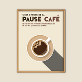 Affiche déco murale humoristique “Pause café” avec tasse de café vue du dessus, citation drôle sur la pause au travail, design minimaliste beige et marron dans un cadre bois clair – idéale pour cuisine, bureau ou salle de pause.