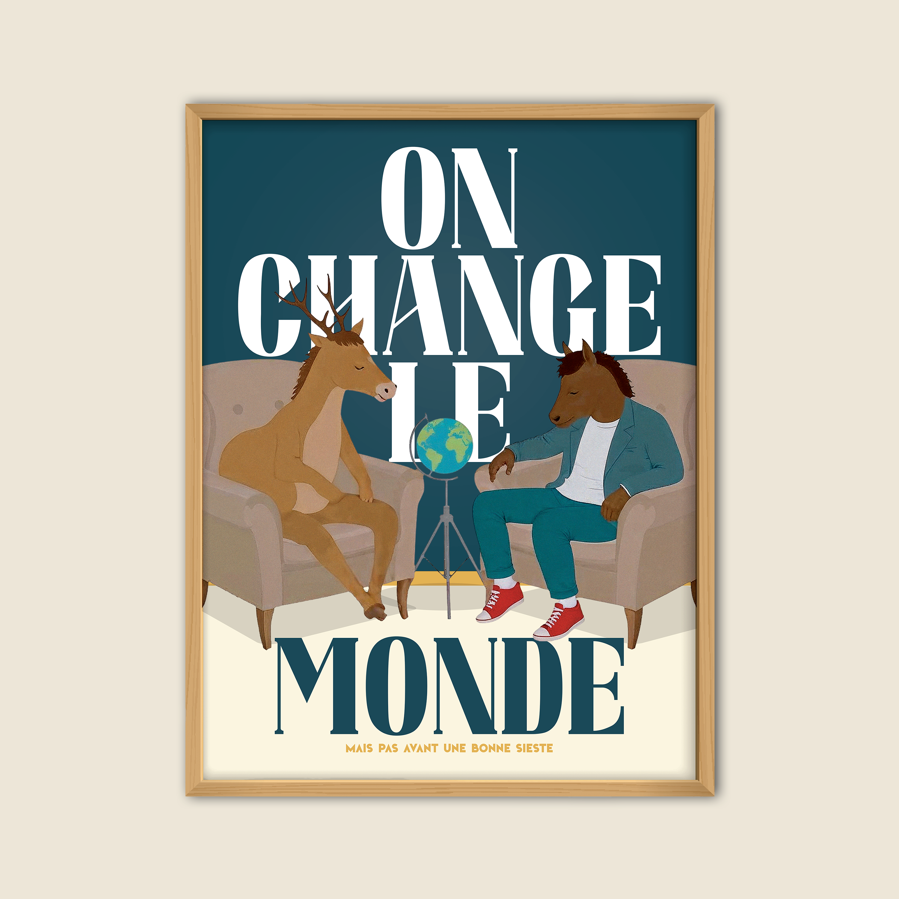 Affiche humoristique représentant un cerf et un cheval anthropomorphes assis dans des fauteuils, discutant autour d’un globe terrestre. Le slogan inscrit en grandes lettres indique “On change le monde mais pas avant une bonne sieste”. Illustration déco murale décalée, style moderne, couleurs sobres, idéale pour salon, bureau ou chambre.